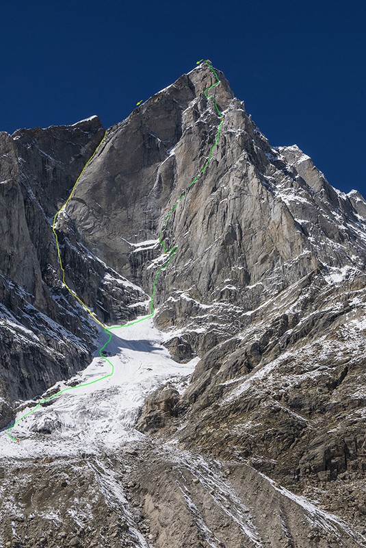 Prvenstvena smer Light before wisdom v vzhodni steni Cerro Kishtwarja (6173 m)